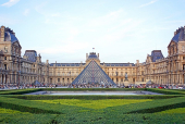 Louvre workers strike over overtourism, forcing sudden museum closure